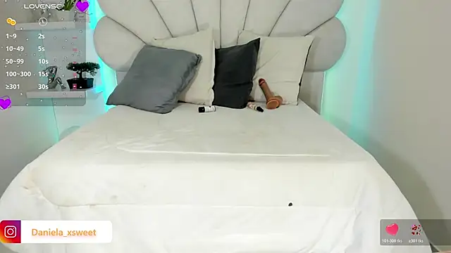 Danielaangelina online show from February 3, 6:40 am