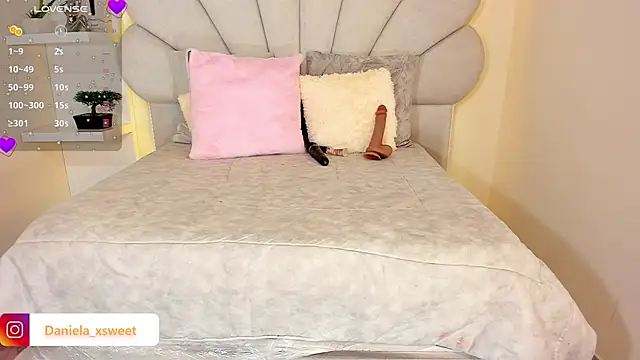 Danielaangelina online show from February 18, 6:20 am