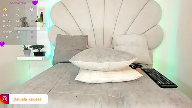 Danielaangelina online show from March 27, 8:26 am