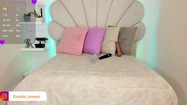 Danielaangelina online show from April 1, 6:14 am