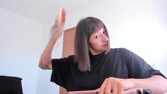 ggor4w33 online show from October 22, 10:15 am