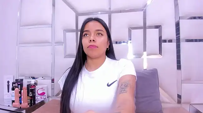 ZoeWan69 online show from February 15, 1:49 pm