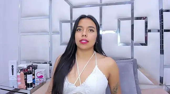 ZoeWan69 online show from February 19, 6:43 pm