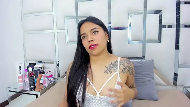 ZoeWan69 online show from February 28, 6:52 pm