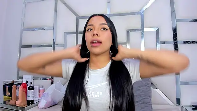 ZoeWan69 online show from November 14, 12:04 pm