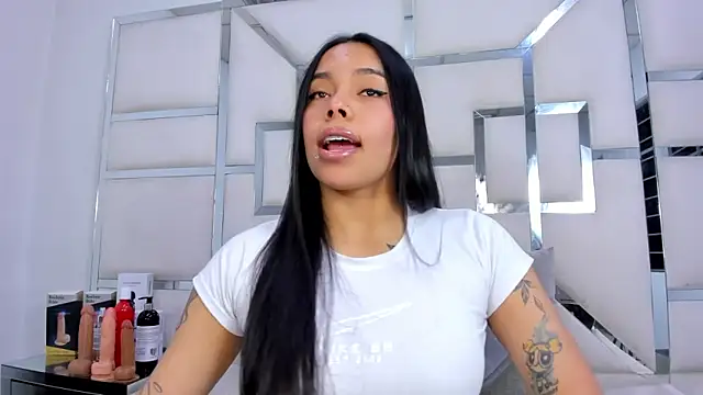 ZoeWan69 online show from November 27, 11:34 am