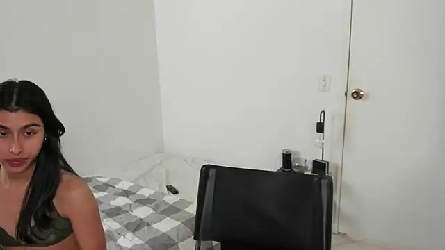 Snapshot of Mazikeen__18 chatting on April 20, 1:36 pm Mazikeen 18 online show from April 20, 1:36 pm