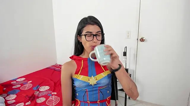 Snapshot of Mazikeen__18 chatting on May 28, 1:08 pm Mazikeen 18 online show from May 28, 1:08 pm