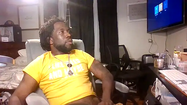 Snapshot of BigDMann40 chatting on November 10, 4:55 am BigDMann40 online show from November 10, 4:55 am