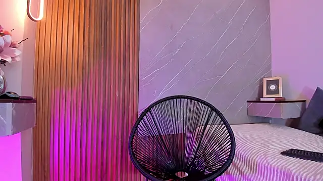 ariana jhonson1 online show from February 7, 4:03 pm