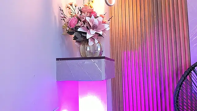 ariana jhonson1 online show from March 16, 1:06 pm