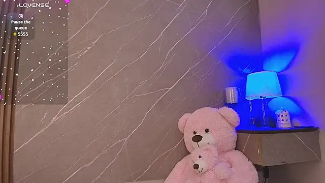 Snapshot of ariana_jhonson1 chatting on June 25, 11:15 am ariana jhonson1 online show from June 25, 11:15 am