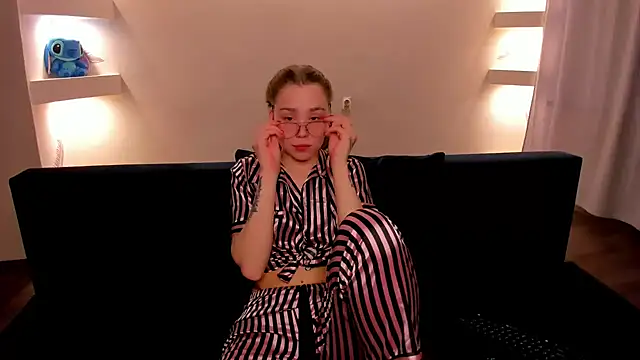 YourMegan online show from October 13, 9:04 pm