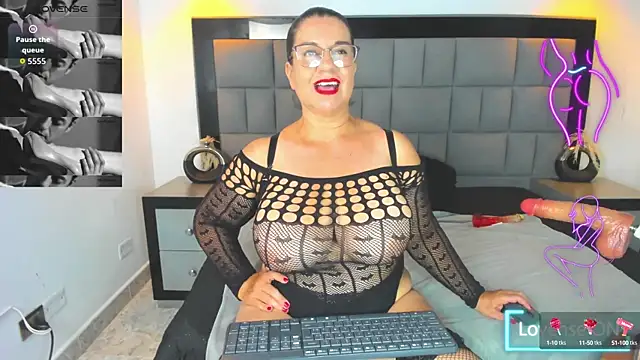 Snapshot of Your_Lady_Milf chatting on September 23, 8:45 pm Your Lady Milf online show from September 23, 8:45 pm