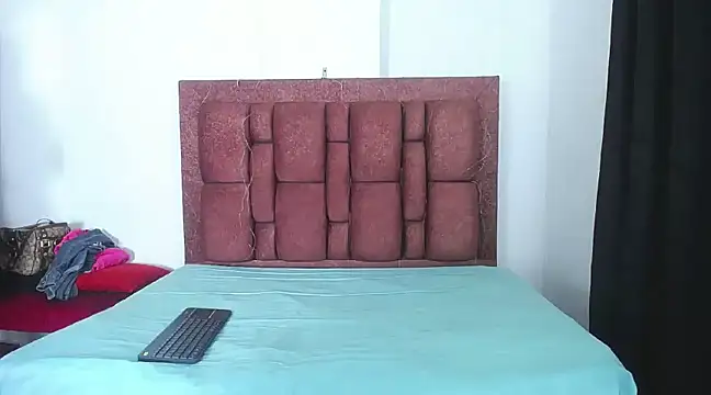 Snapshot of vKatalinacooper chatting on February 8, 1:22 am vKatalinacooper online show from February 8, 1:22 am