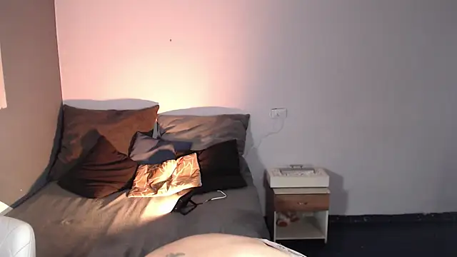 Snapshot of LeaBigboobs chatting on February 13, 5:11 pm LeaBigboobs online show from February 13, 5:11 pm