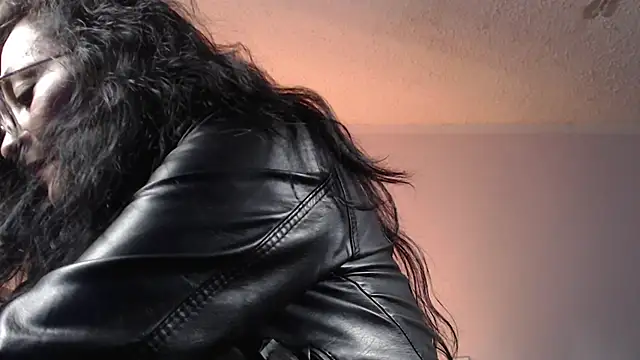 Snapshot of LeaBigboobs chatting on March 4, 6:50 pm LeaBigboobs online show from March 4, 6:50 pm