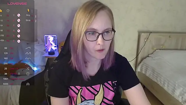 Snapshot of Agatha_Mott chatting on October 10, 5:17 am Agatha Mott online show from October 10, 5:17 am