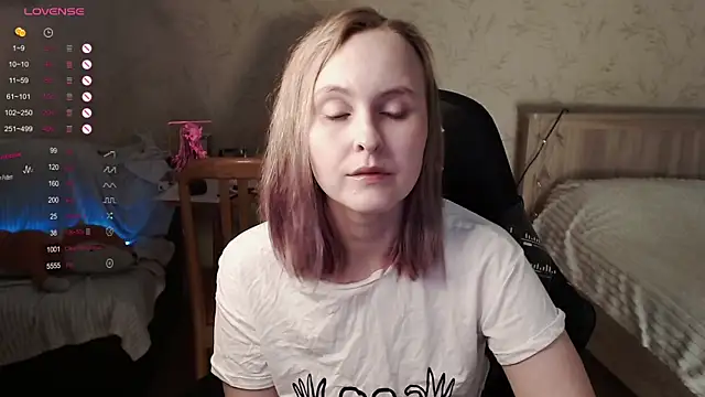 Snapshot of Agatha_Mott chatting on October 14, 11:22 am Agatha Mott online show from October 14, 11:22 am