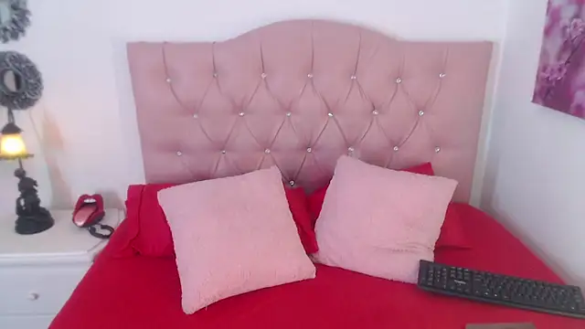 triana crimson online show from February 9, 10:32 pm