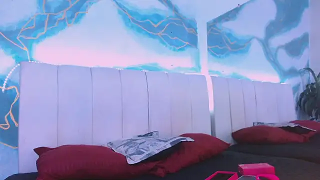 triana crimson online show from September 23, 9:40 pm