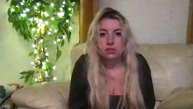 Snapshot of kaliii_jones chatting on February 7, 4:16 am kaliii jones online show from February 7, 4:16 am