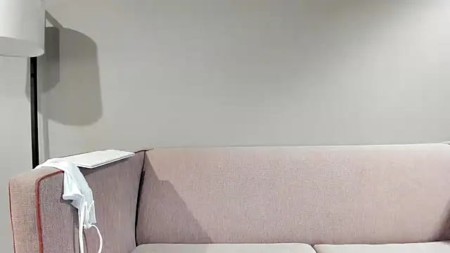 Snapshot of kaliii_jones chatting on February 11, 2:25 am kaliii jones online show from February 11, 2:25 am