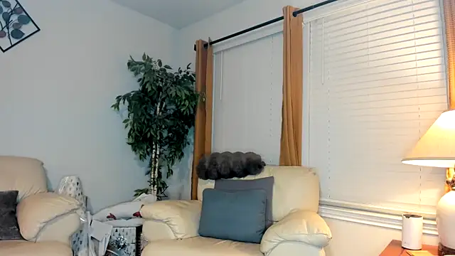 Snapshot of kaliii_jones chatting on February 20, 1:03 am kaliii jones online show from February 20, 1:03 am