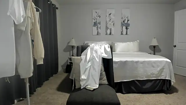 Snapshot of kaliii_jones chatting on March 17, 1:24 am kaliii jones online show from March 17, 1:24 am