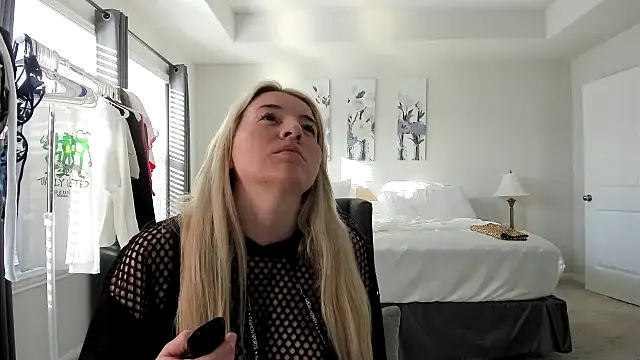 Snapshot of kaliii_jones chatting on March 19, 11:36 pm kaliii jones online show from March 19, 11:36 pm