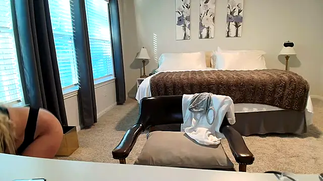 kaliii jones online show from November 2, 10:34 pm