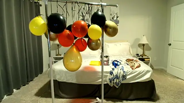Snapshot of kaliii_jones chatting on May 25, 3:56 am kaliii jones online show from May 25, 3:56 am