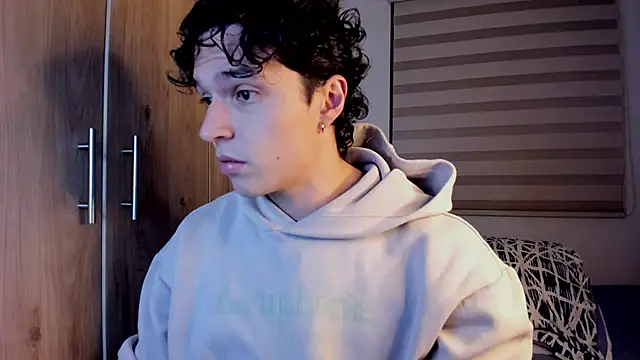 Snapshot of Mastrangelo_xxx chatting on February 7, 4:16 am Mastrangelo xxx online show from February 7, 4:16 am