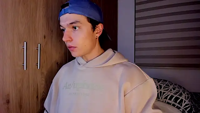 Snapshot of Mastrangelo_xxx chatting on February 18, 3:35 am Mastrangelo xxx online show from February 18, 3:35 am