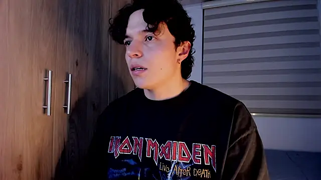 Snapshot of Mastrangelo_xxx chatting on March 1, 1:29 am Mastrangelo xxx online show from March 1, 1:29 am