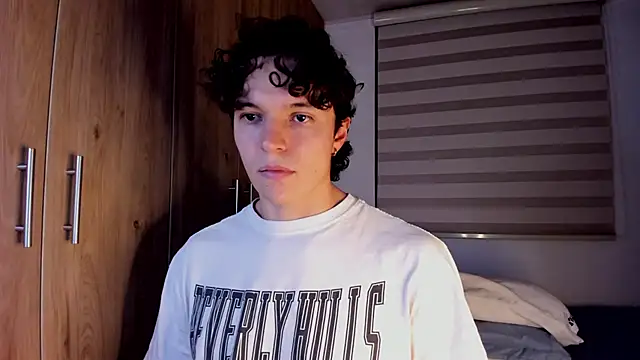 Snapshot of Mastrangelo_xxx chatting on March 4, 4:07 am Mastrangelo xxx online show from March 4, 4:07 am