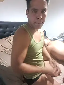 Snapshot of liamlara chatting on March 30, 12:55 am liamlara online show from March 30, 12:55 am