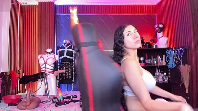 XiaQueen online show from April 3, 1:42 pm