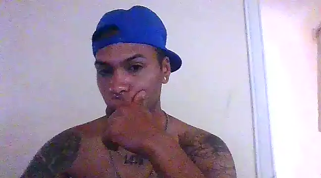 Snapshot of crow07xx chatting on February 3, 12:03 pm crow07xx online show from February 3, 12:03 pm