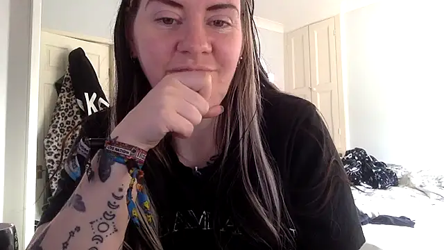 AureliaXOX online show from February 6, 1:54 pm