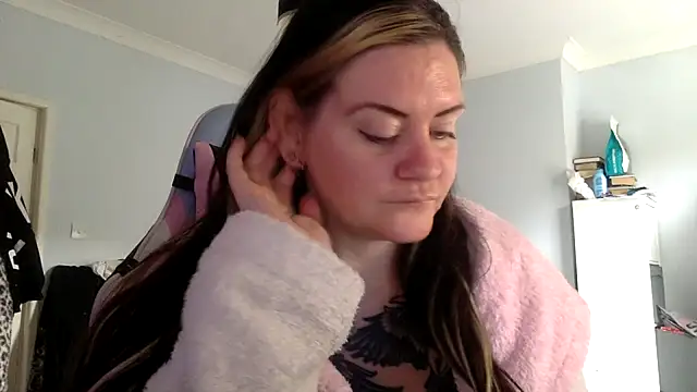 AureliaXOX online show from February 14, 1:51 pm