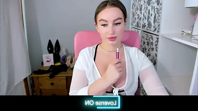 Snapshot of DonnaCam chatting on May 12, 6:05 pm DonnaCam online show from May 12, 6:05 pm