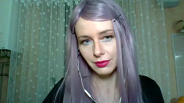 LuminousLady online show from February 11, 8:10 pm