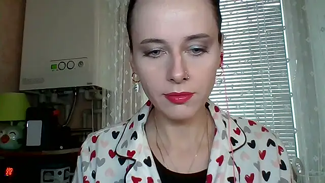 LuminousLady online show from November 9, 11:30 am