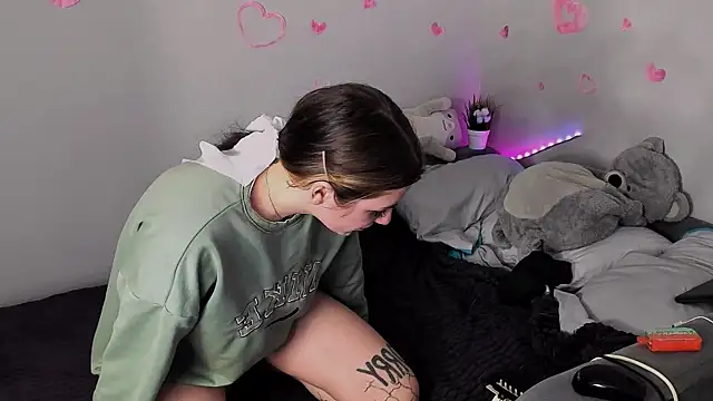 MollyMi0 online show from February 24, 3:12 am