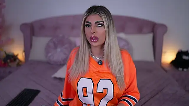 emma goodess  online show from April 9, 10:15 pm