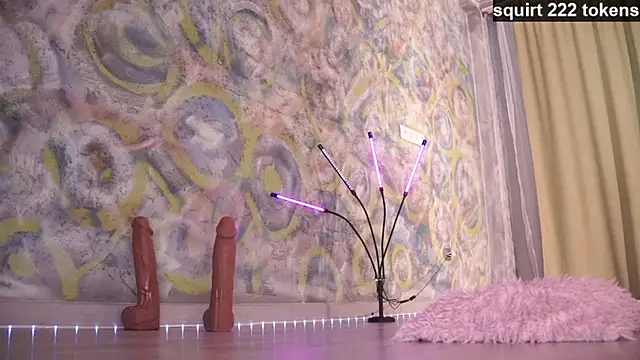 queeneliaa online show from March 11, 10:18 am