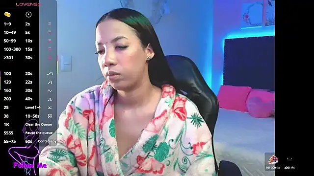 SallyWhitee online show from October 4, 4:21 am