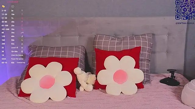 Snapshot of soft_babe chatting on May 5, 8:17 pm soft babe online show from May 5, 8:17 pm