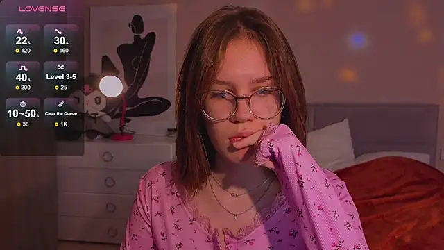 Mia Luw online show from October 13, 4:45 am